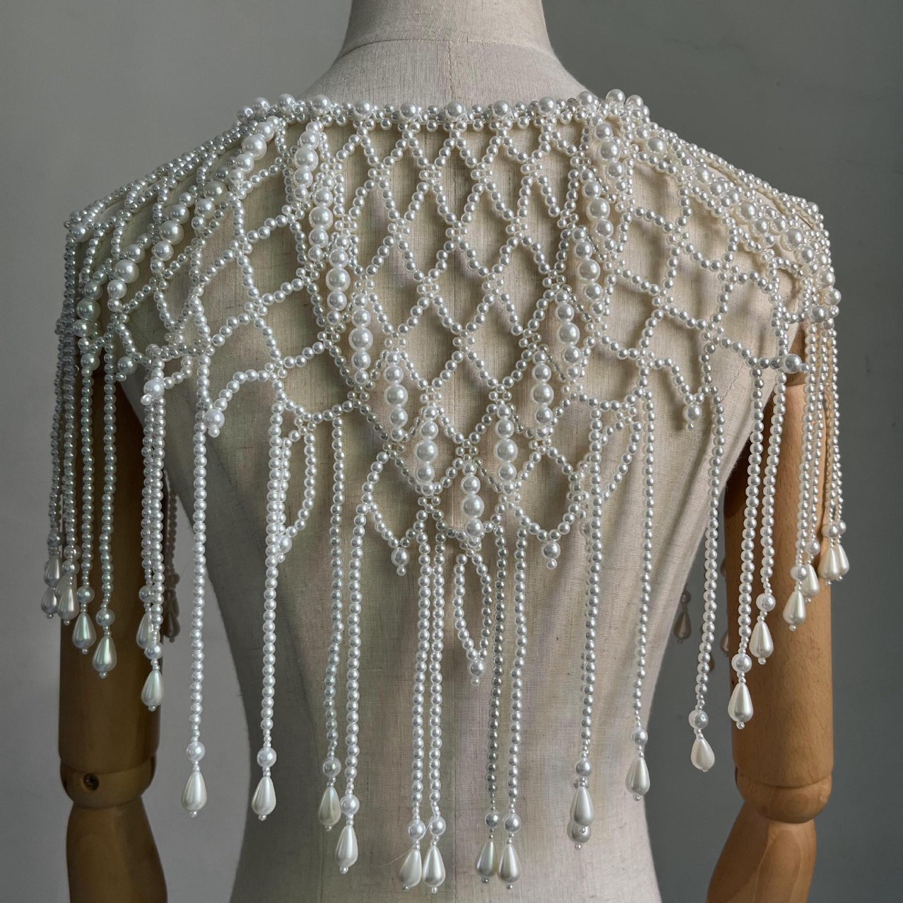 Cadena corporal de perlas hech - Pearl Trim Chain reseña y precio